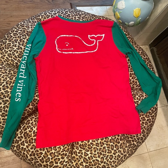 M medium Vineyard Vines Green and red whale long sleeve shirt - Picture 2 of 4
